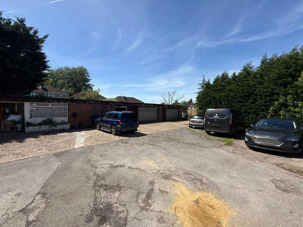 Lot: 48 - FORMER FUNERAL DIRECTORS WITH FLAT ABOVE AND LAND TO THE REAR - Garage and stores to the rear